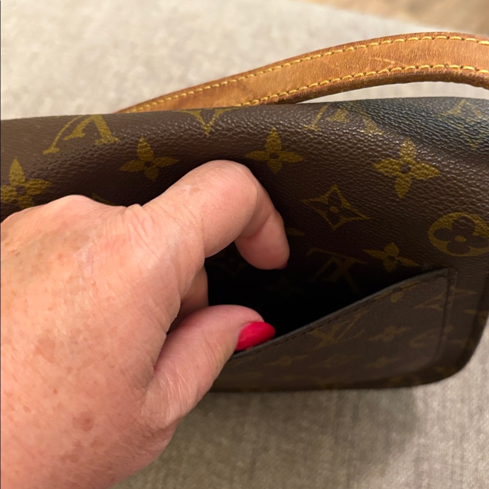 Louis Vuitton Saint Cloud shoulder bag - Picture 10 of 11